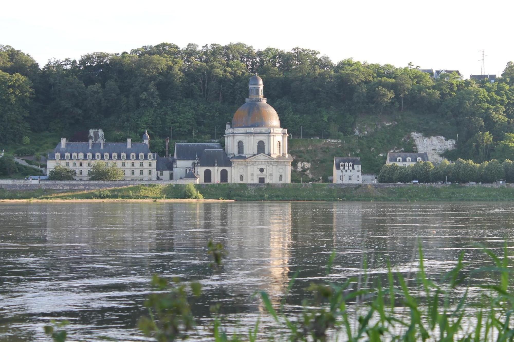 Hôtel St Pierre Saumur Exterior foto