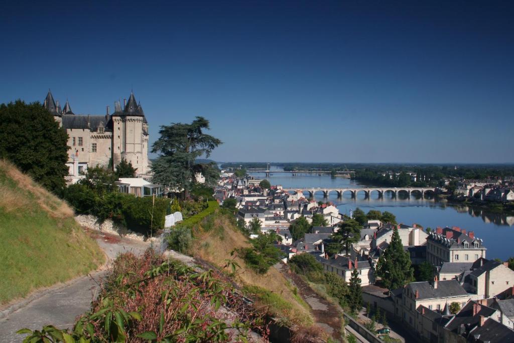 Hôtel St Pierre Saumur Exterior foto